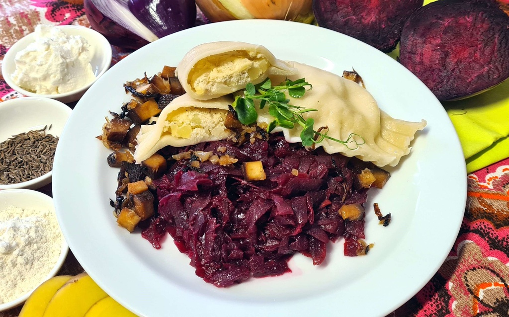 polske pirozky se zelim z cervene repy