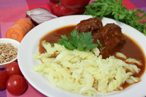 špaldové čevapčiči s rajskou omáčkou_rýže