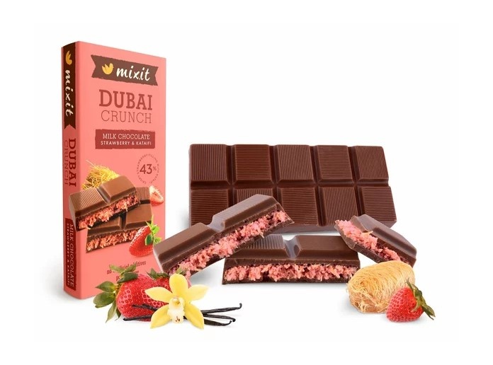 MIXIT Dubai Crunch mléčná čokoláda s jahodami a kataifi 70g