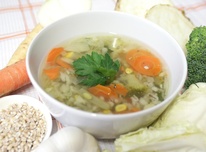 zeleninova_polevka_s_jecnymi_kroupami