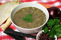 zimni_polevka_z_fazolek_adzuki_s_rasou_kombu