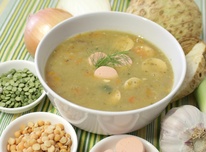 hrachova_polevka_s_vegetarianskymi_parky-1