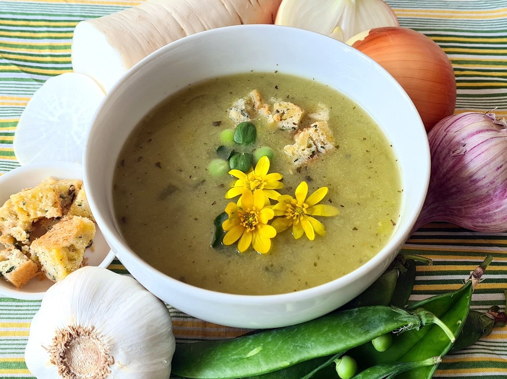 hrachova_polevka_s_vegetarianskymi_parky-1