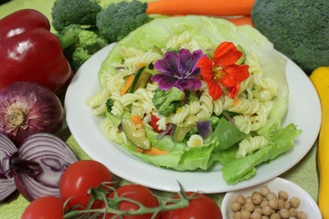 testov.salat_s_brokolici,cizrnou_a_zeleninou