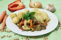 cizrnove_mesce_se_stouchanymi_bramborami_a_zeleninou_-_kopie