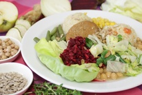 makrobioticky_talir_s_klasem_salaty