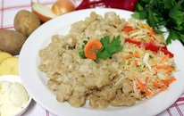 halusky_s_brynzou_salat