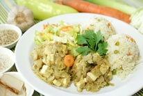 tofu_cina_se_zeleninovou_ryzi