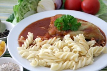 plnena_paprika_s_rajskou_omackou_testoviny
