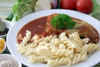plnena_paprika_s_rajskou_omackou_testoviny