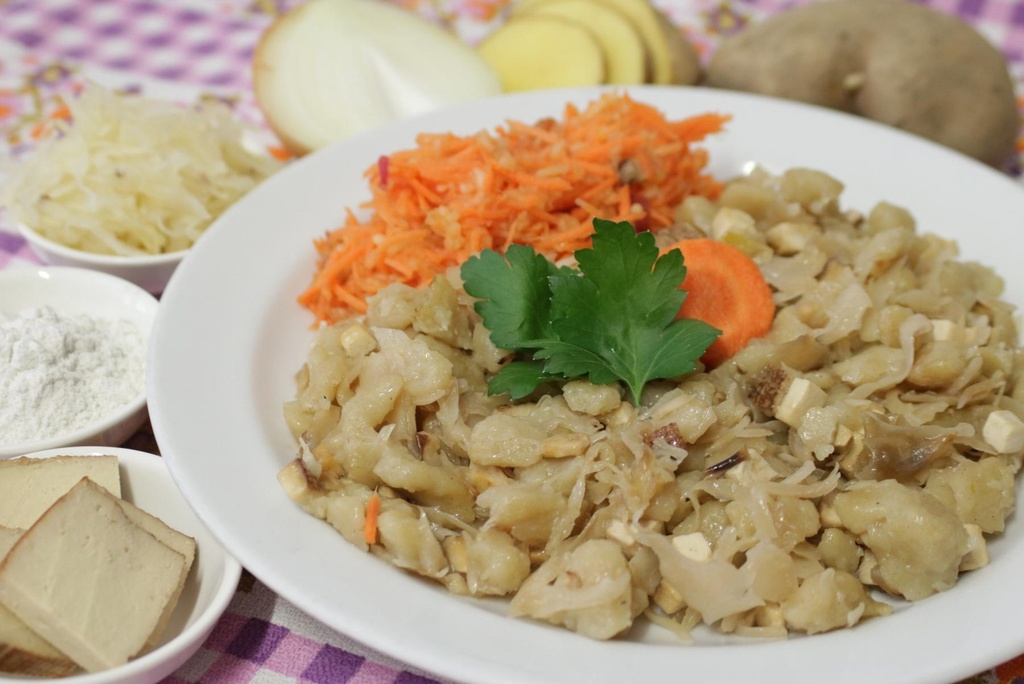 halusky_s_uzenym_tofu_a_kysanym_zelim