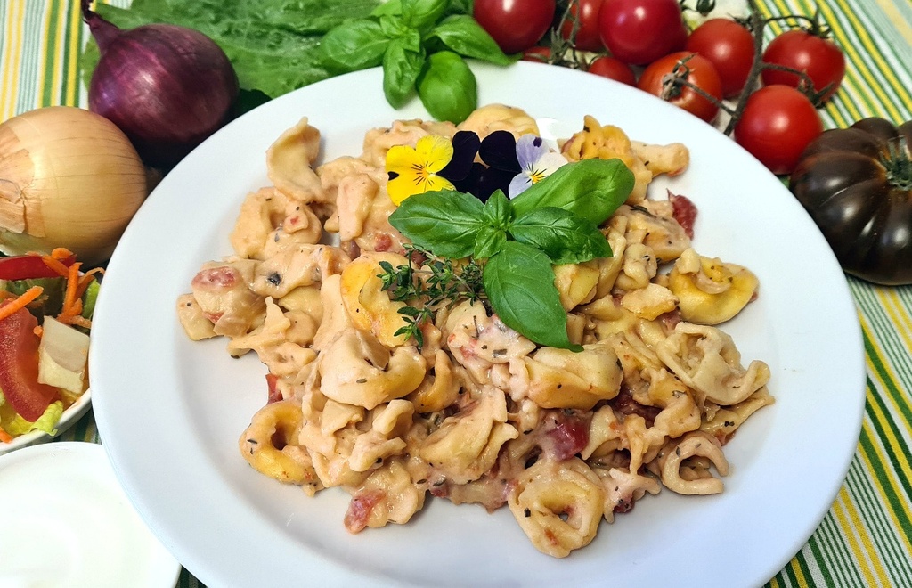 tortellini_ve_smetanovo_rajcatove_omacce