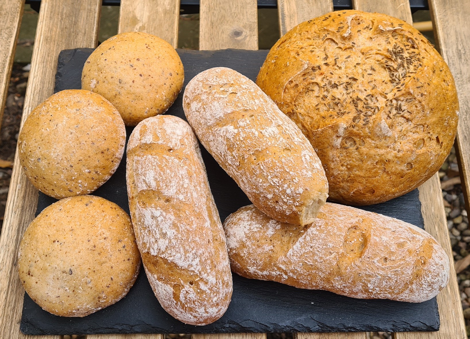 NOVÝ CHLÉB Z NAŠÍ PEKÁRNY A ČERSTVÉ PEČIVO I MEZI SVÁTKY